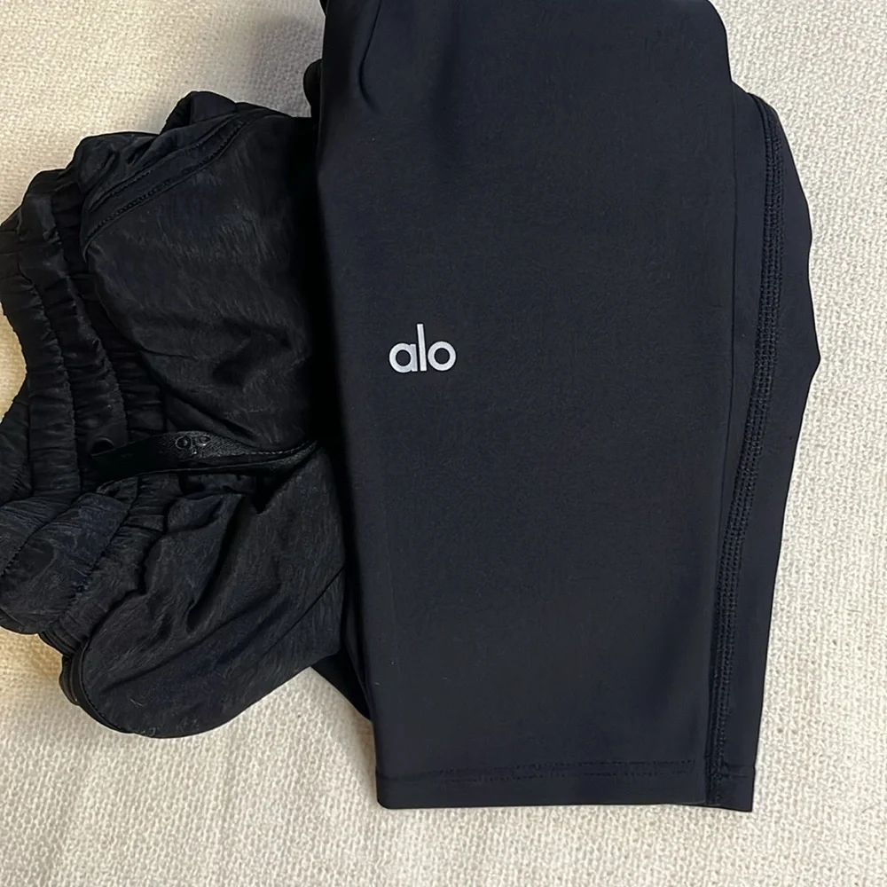 ALO Yoga capri cropped leggings w shorts 2 in 1 high‎ waisted size S